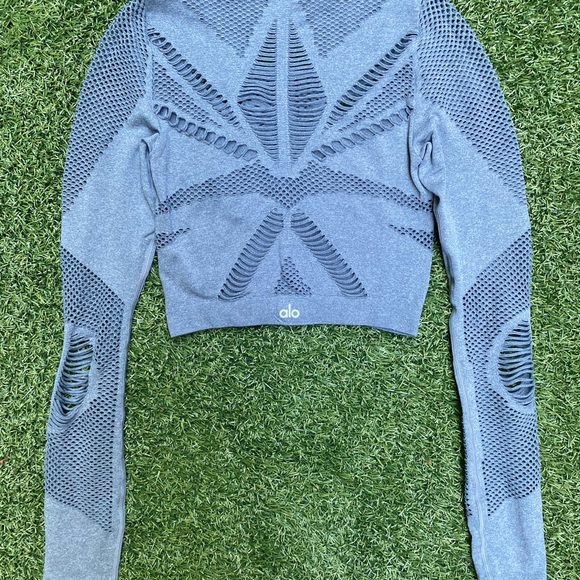 Alo yoga grey crop long sleeve XS - Picture 2 of 2